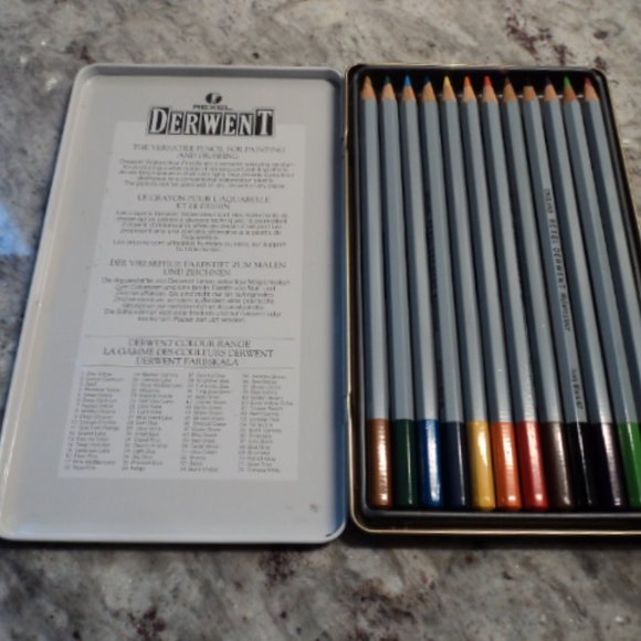 watercolour & sketching pencils & sketchbook - Picture 4 of 7